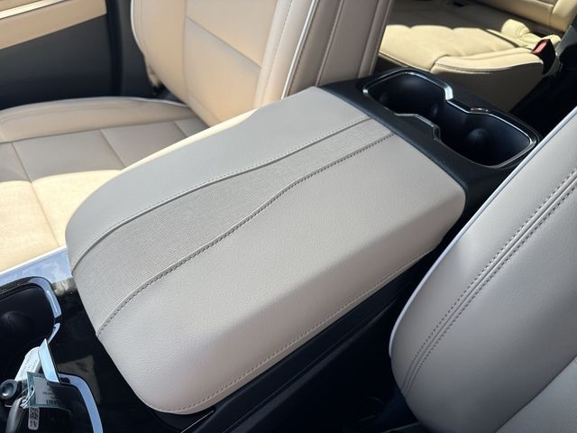 Buick Enclave Vehicle Full-screen Gallery Image 21