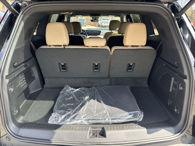 Buick Enclave Vehicle Full-screen Gallery Image 24