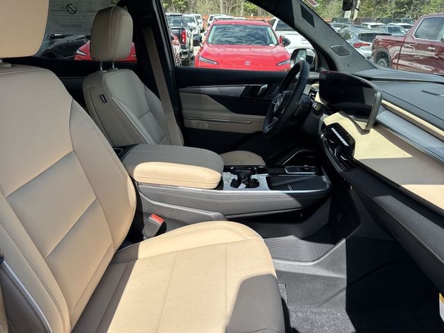 Buick Enclave Vehicle Full-screen Gallery Image 25