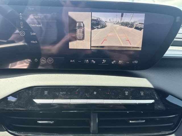 Buick Enclave Vehicle Full-screen Gallery Image 17