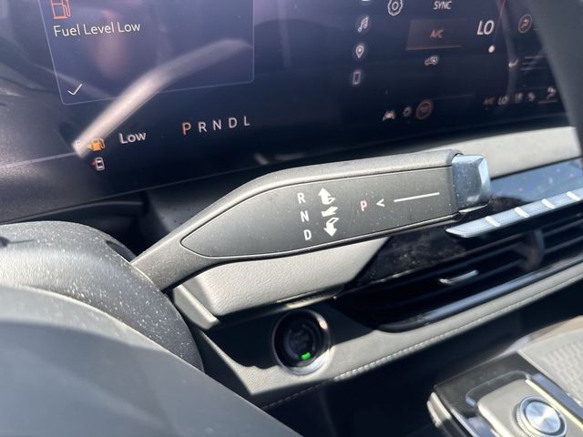 Buick Enclave Vehicle Full-screen Gallery Image 20