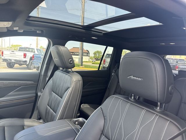 Buick Enclave Vehicle Full-screen Gallery Image 22