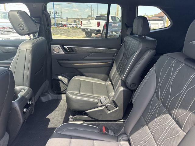 Buick Enclave Vehicle Full-screen Gallery Image 23