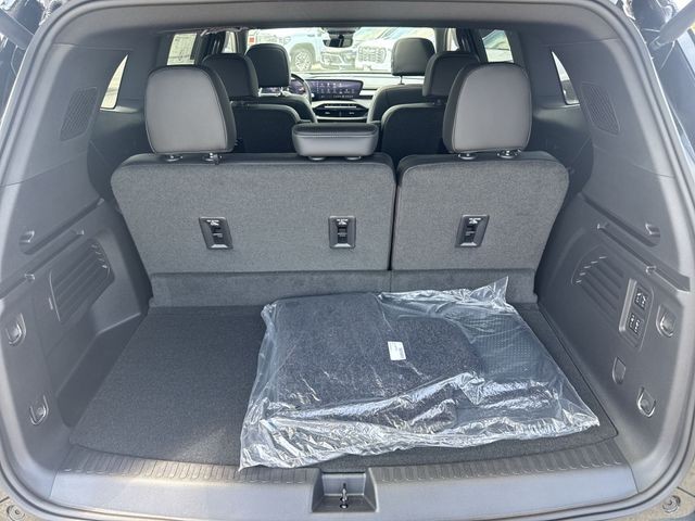 Buick Enclave Vehicle Full-screen Gallery Image 25