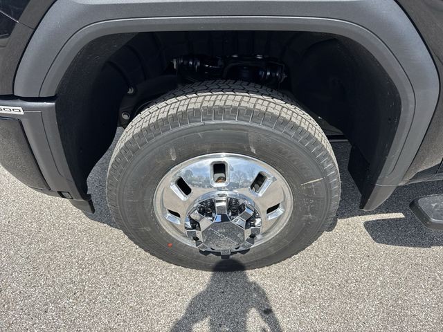 GMC Sierra 3500HD Vehicle Full-screen Gallery Image 10