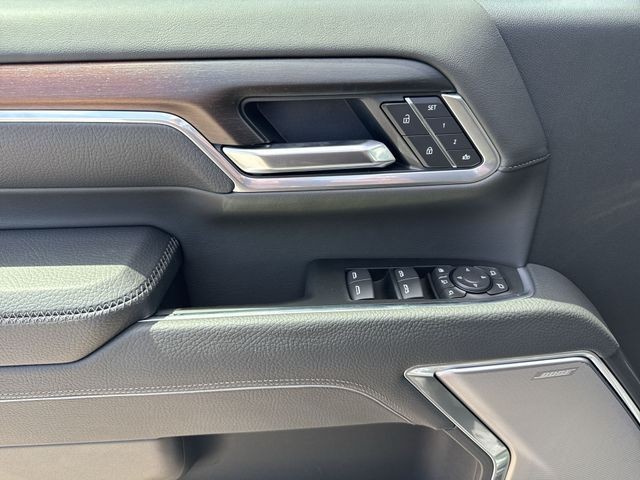 GMC Sierra 3500HD Vehicle Full-screen Gallery Image 13