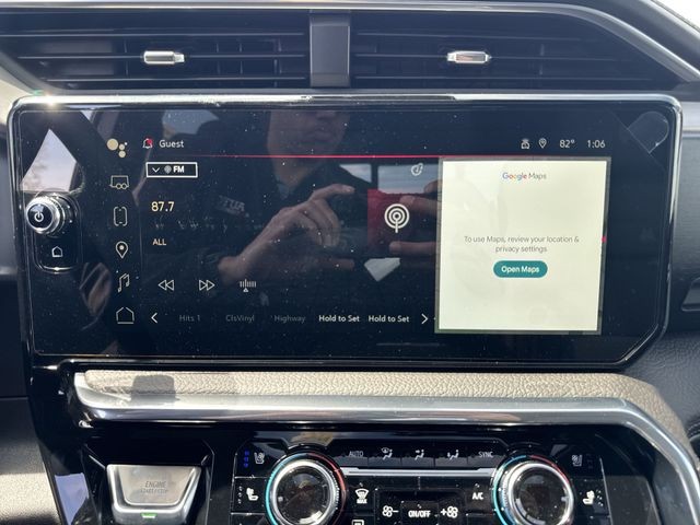 GMC Sierra 3500HD Vehicle Full-screen Gallery Image 16