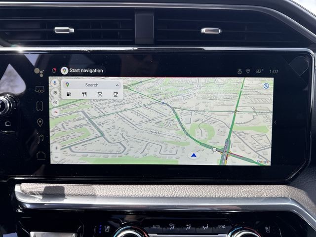 GMC Sierra 3500HD Vehicle Full-screen Gallery Image 18