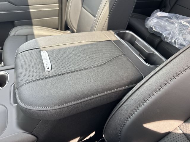 GMC Sierra 3500HD Vehicle Full-screen Gallery Image 21