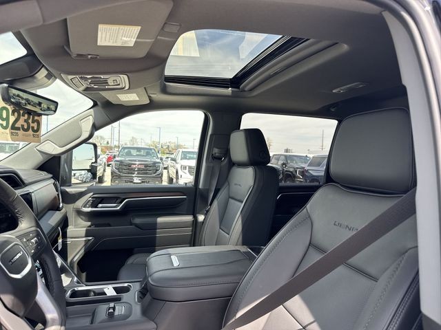 GMC Sierra 3500HD Vehicle Full-screen Gallery Image 22