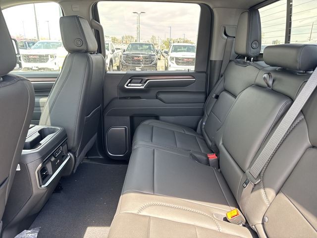 GMC Sierra 3500HD Vehicle Full-screen Gallery Image 23