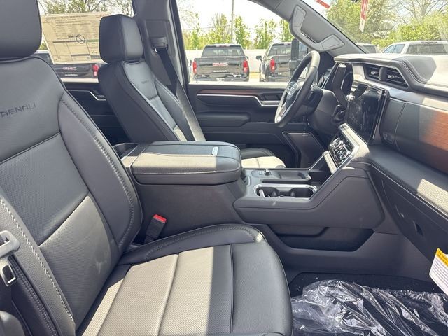 GMC Sierra 3500HD Vehicle Full-screen Gallery Image 25