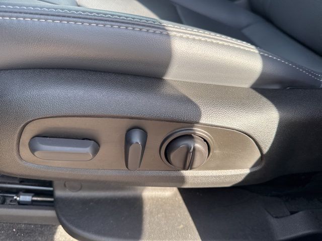 Buick Enclave Vehicle Full-screen Gallery Image 13