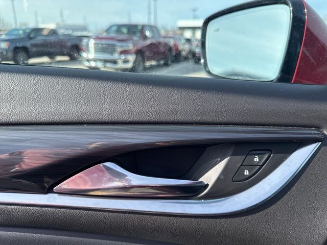 Buick Enclave Vehicle Full-screen Gallery Image 14