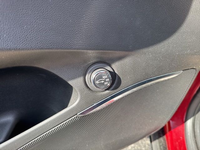 Buick Enclave Vehicle Full-screen Gallery Image 17