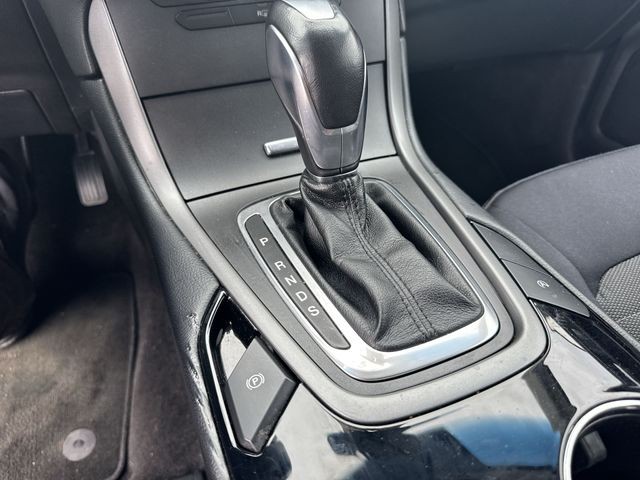 Ford Edge Vehicle Full-screen Gallery Image 19