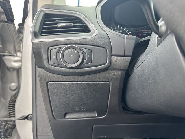 Ford Edge Vehicle Full-screen Gallery Image 21