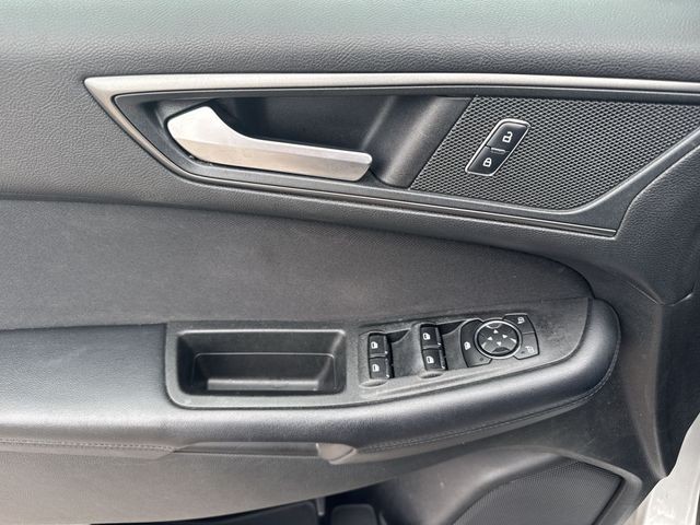 Ford Edge Vehicle Full-screen Gallery Image 25