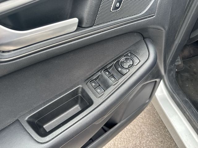 Ford Edge Vehicle Full-screen Gallery Image 26