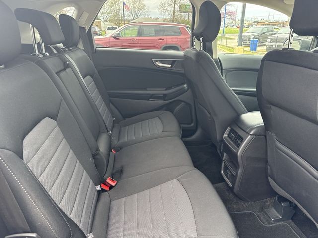 Ford Edge Vehicle Full-screen Gallery Image 29