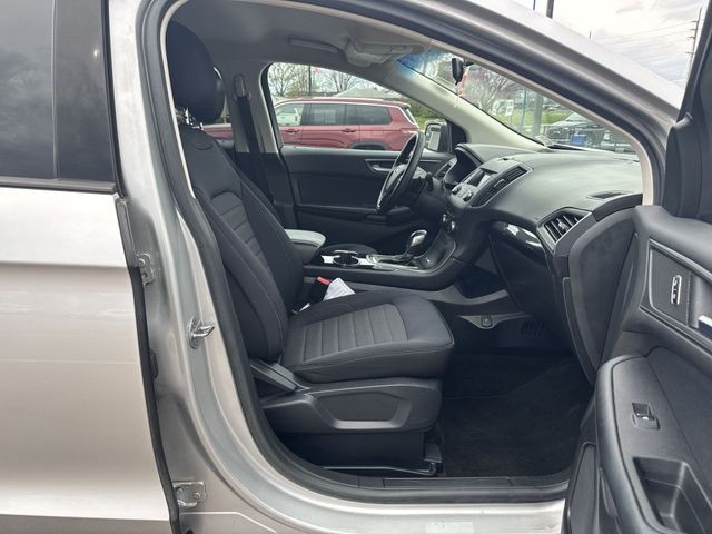 Ford Edge Vehicle Full-screen Gallery Image 31