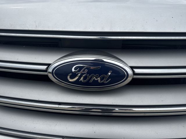 Ford Edge Vehicle Full-screen Gallery Image 32