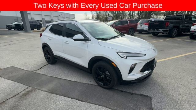 Buick Encore GX Vehicle Full-screen Gallery Image 02