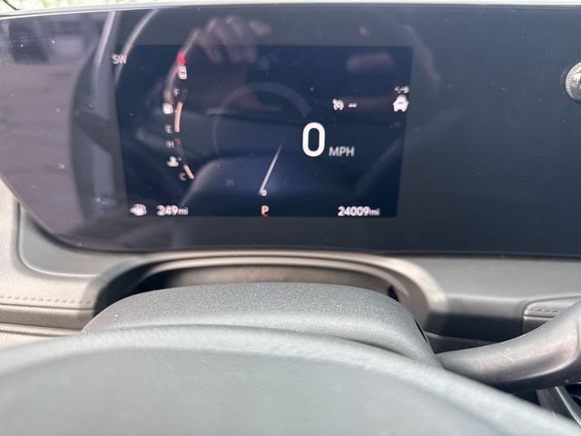 Buick Encore GX Vehicle Full-screen Gallery Image 12