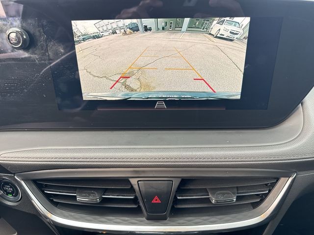 Buick Encore GX Vehicle Full-screen Gallery Image 14