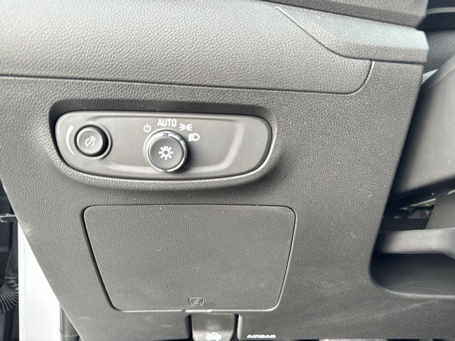 Buick Encore GX Vehicle Full-screen Gallery Image 17