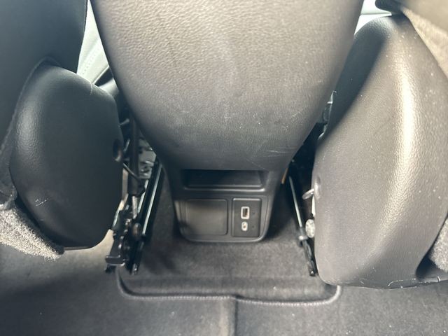 Buick Encore GX Vehicle Full-screen Gallery Image 20