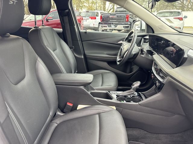 Buick Encore GX Vehicle Full-screen Gallery Image 26