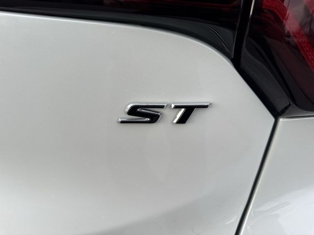 Buick Encore GX Vehicle Full-screen Gallery Image 30