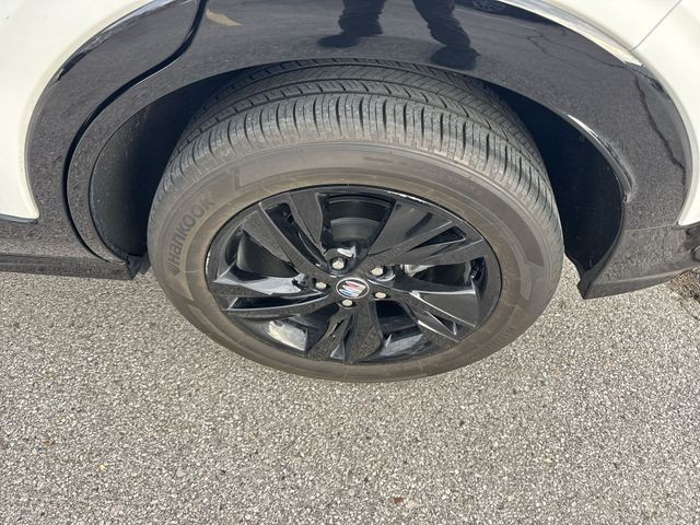 Buick Encore GX Vehicle Full-screen Gallery Image 31