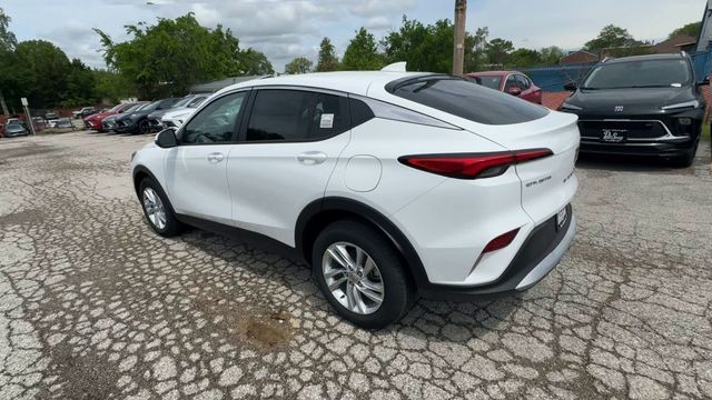 Buick Envista Vehicle Full-screen Gallery Image 06