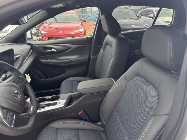 Buick Envista Vehicle Full-screen Gallery Image 11