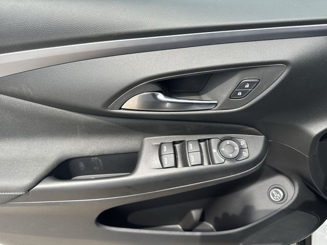 Buick Envista Vehicle Full-screen Gallery Image 13