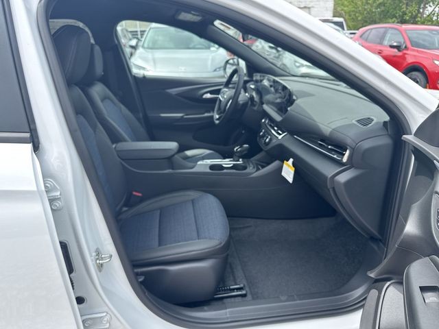 Buick Envista Vehicle Full-screen Gallery Image 23