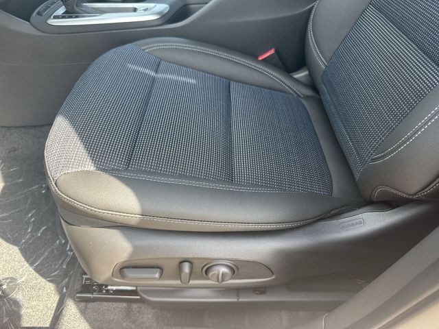 Buick Envista Vehicle Full-screen Gallery Image 12