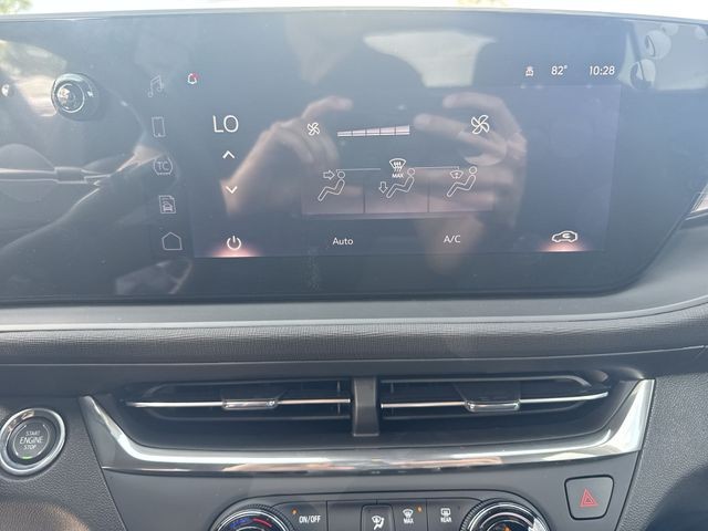 Buick Envista Vehicle Full-screen Gallery Image 18