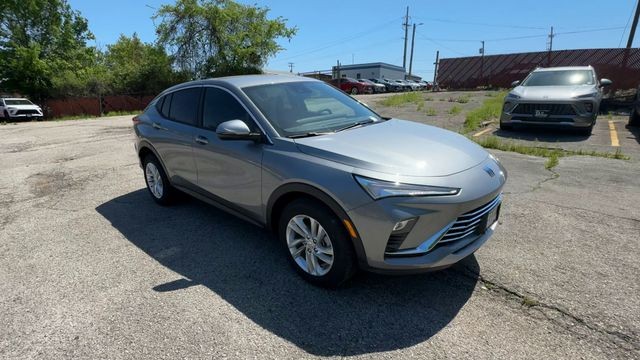 Buick Envista Vehicle Full-screen Gallery Image 02