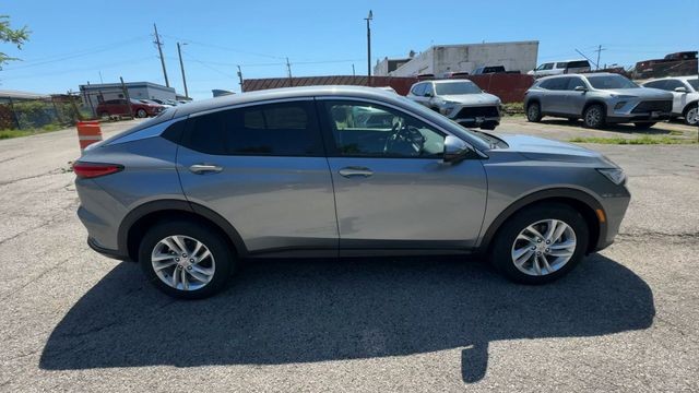 Buick Envista Vehicle Full-screen Gallery Image 09