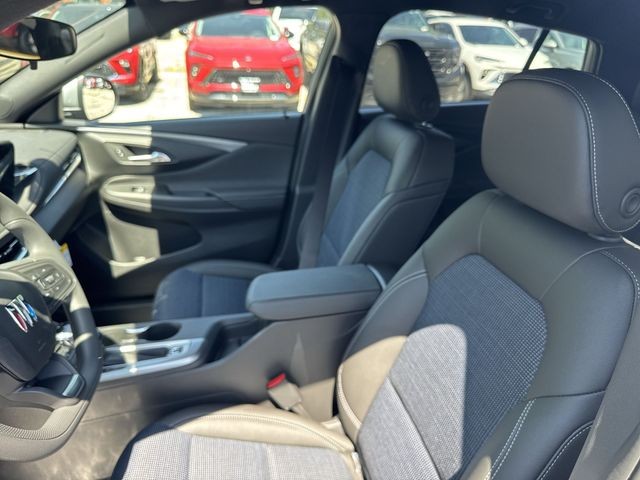 Buick Envista Vehicle Full-screen Gallery Image 11