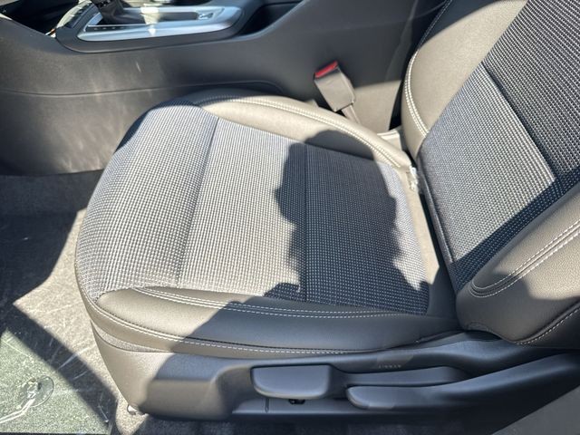 Buick Envista Vehicle Full-screen Gallery Image 12