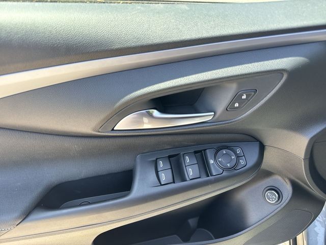 Buick Envista Vehicle Full-screen Gallery Image 13