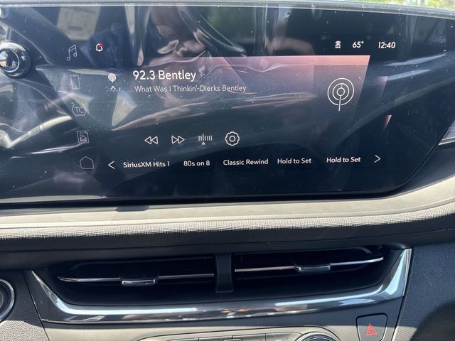 Buick Envista Vehicle Full-screen Gallery Image 16