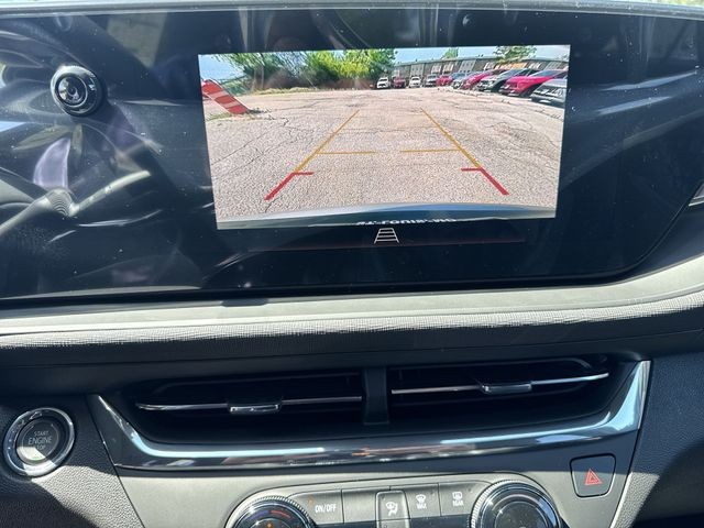 Buick Envista Vehicle Full-screen Gallery Image 17