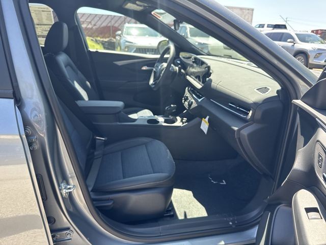 Buick Envista Vehicle Full-screen Gallery Image 23