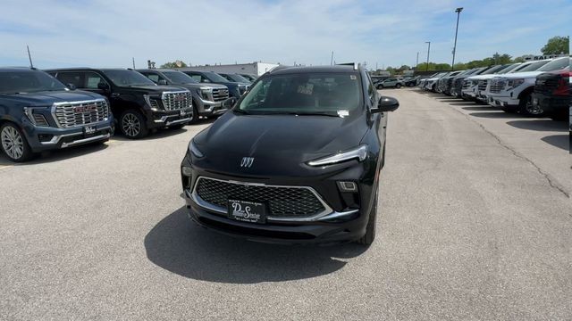 Buick Encore GX Vehicle Full-screen Gallery Image 03