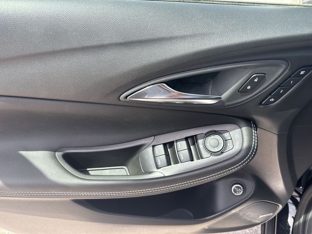 Buick Encore GX Vehicle Full-screen Gallery Image 13